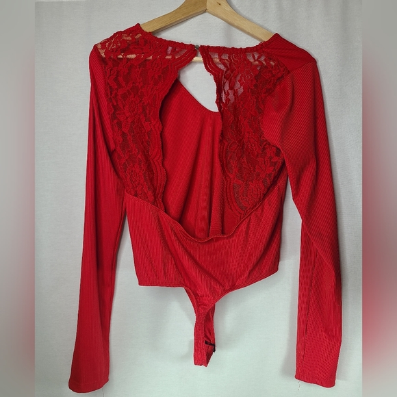 Revamped red body suit size large womens - Picture 3 of 4